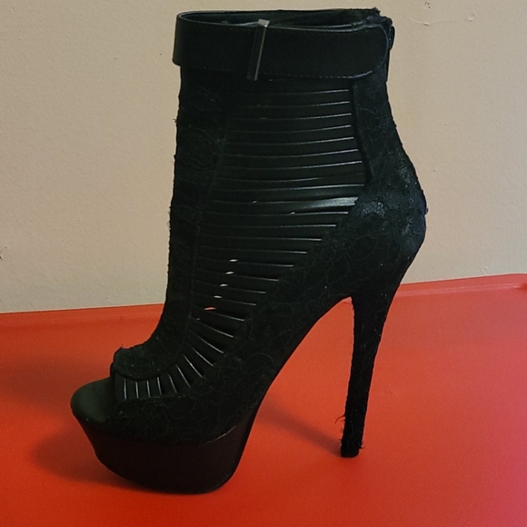 Heels - Picture 3 of 4